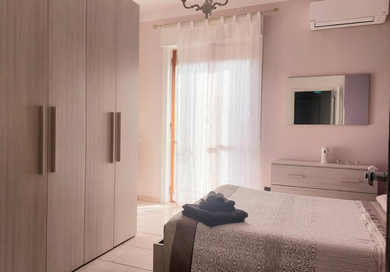 Attico Trilocale Con Solarium A Borghetto Santo Spirito Apartment Exterior photo